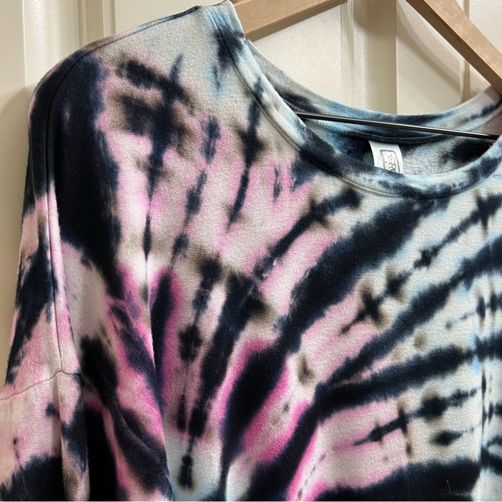 Erge Designs Girls Tie Dye Long Sleeve Top in Blue/Pink, Size XL - Picture 6 of 7